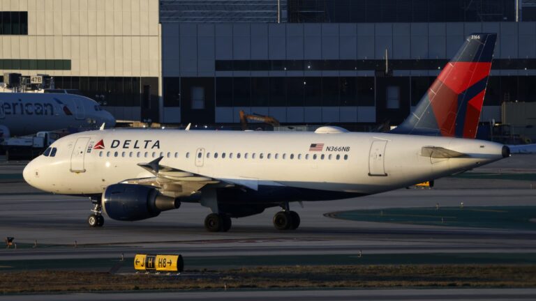 107432973 1719331514205 gettyimages 2151560767 lax aircraft ka 016