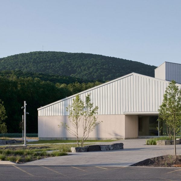 ecole du zenith shefford pelletier de fontenay dezeen 2364 hero 1