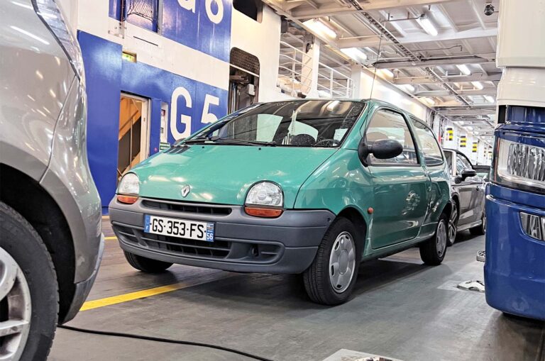 nick baileys twingo on shuttle