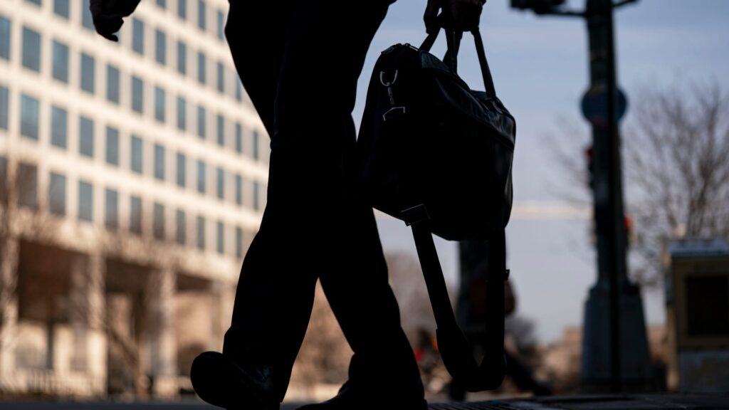 108114921 1741797726203 gettyimages 2204111314 US FEDERAL WORKERS