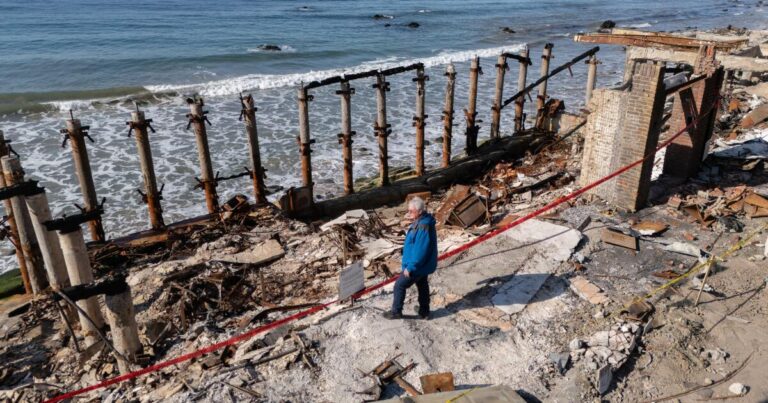 urlhttps3A2F2Fcalifornia times brightspot.s3.amazonaws.com2F912F922F16817e7b4710a4252d585a01ef1e2F1499143 me palisades fire rebuild challenge 02 mjc