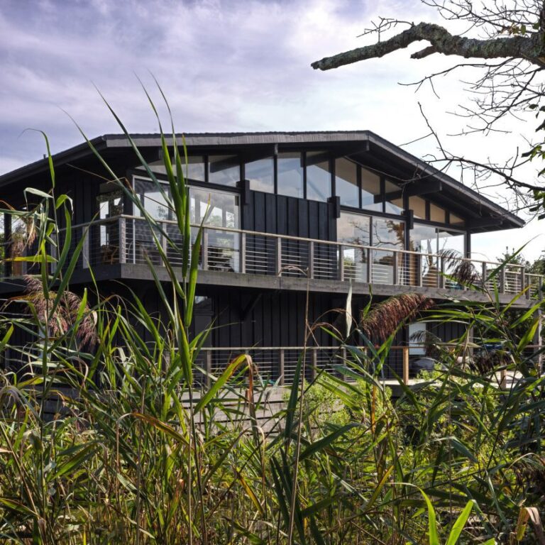 kyle meyer home fire island pines bond dezeen sq2 852x852