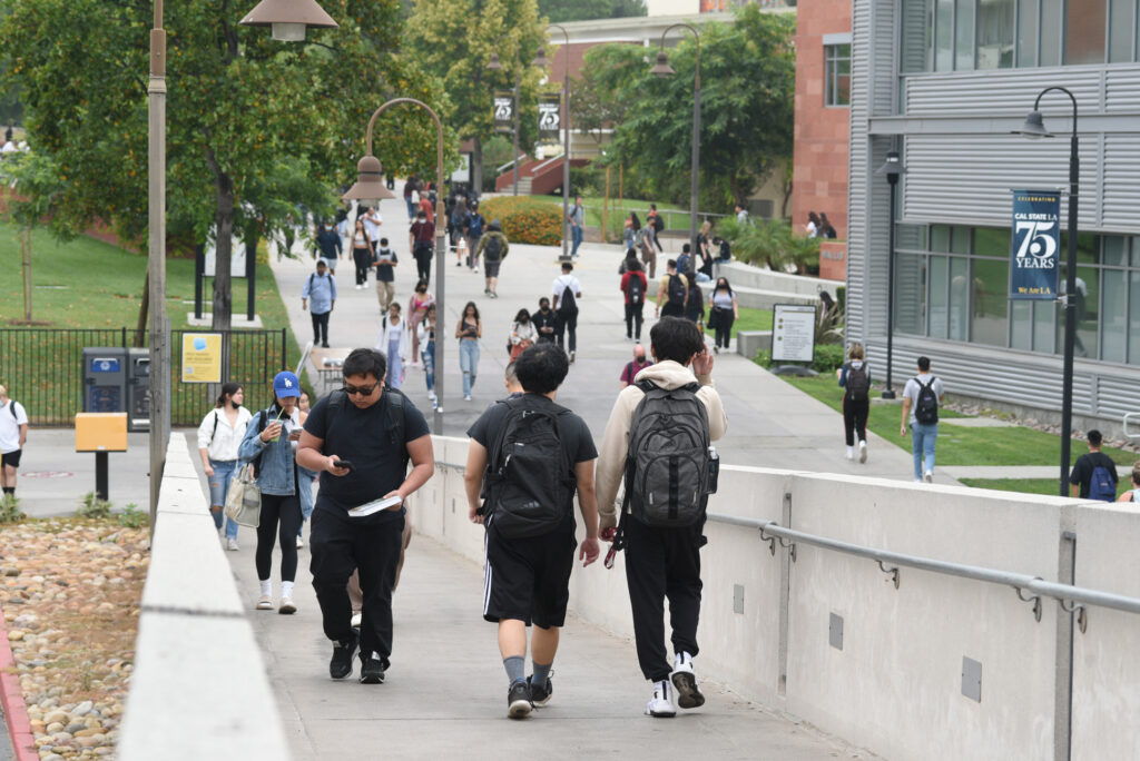 students walking 1940x1295