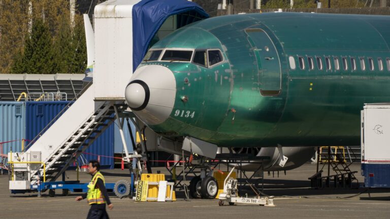 108132642 1744805868487 gettyimages 2209892826 BOEING CHINA ORDERS