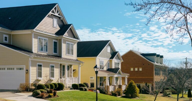 cbsn fusion mortgage rates increase despite feds rate cut thumbnail
