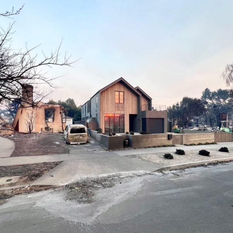palisades fire house greg chasen sq dezeen 2364 col 0 852x852