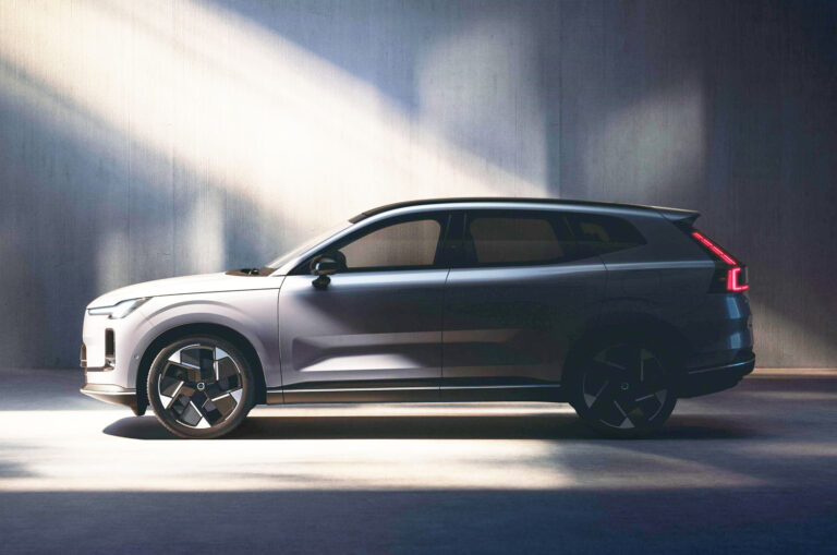 volvo xc70 preview image side profile